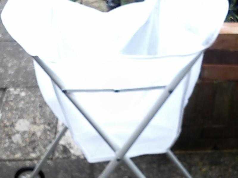 Laundry basket on wheels