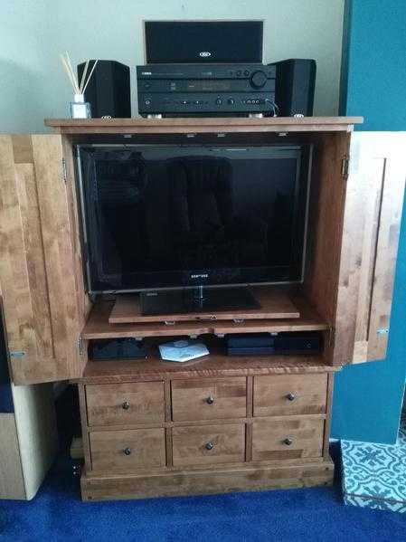 Laura Ashley TV  entertainment unit Garrat honey wood