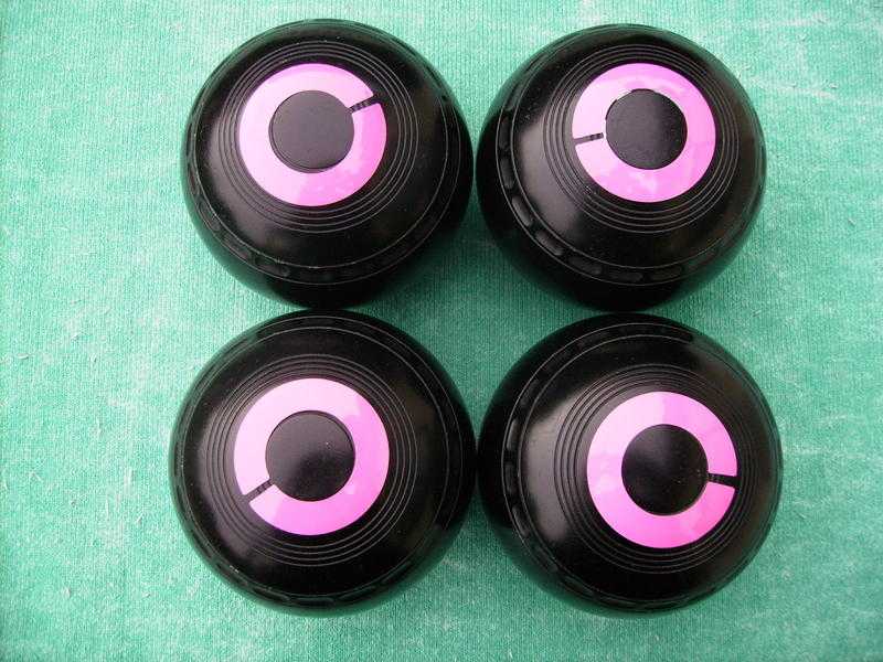 LAWN BOWLS . SIZE 1. SUITABLE FOR OUTDOOR OR INDOOR GREENS.