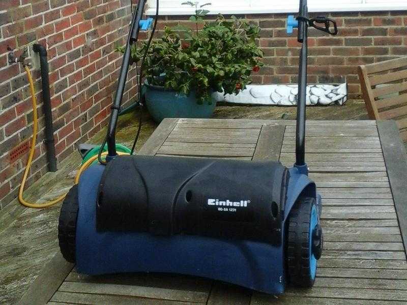 Lawn scarifier and aerator