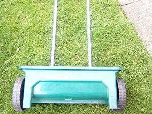 Lawn spreader