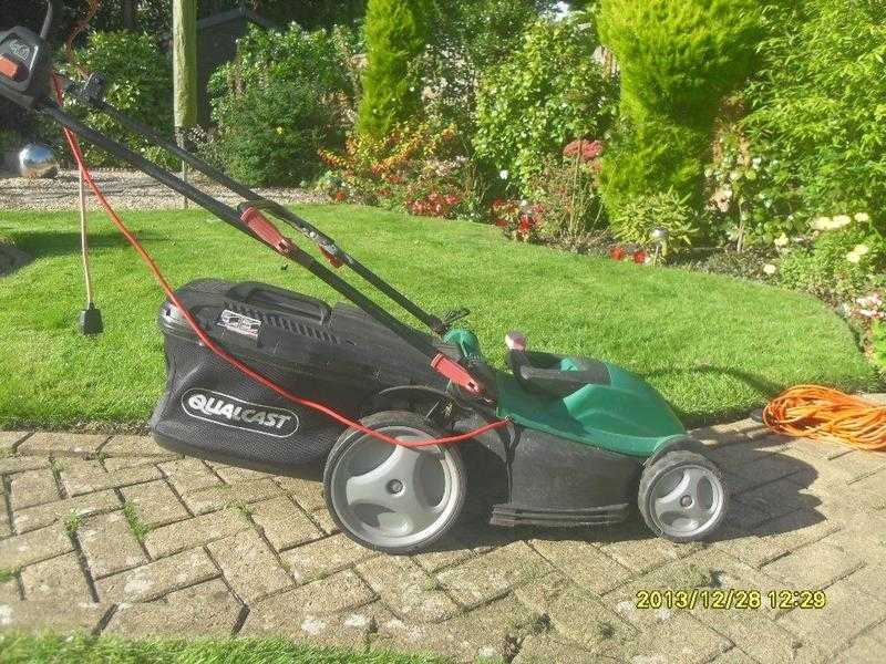 Lawnmower rotary electric by Qualcast with grass box 00 working