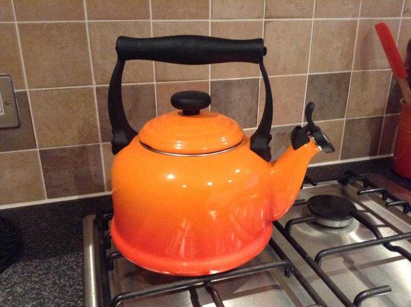 Le Creuset Kettle 2.1 litre Whistles