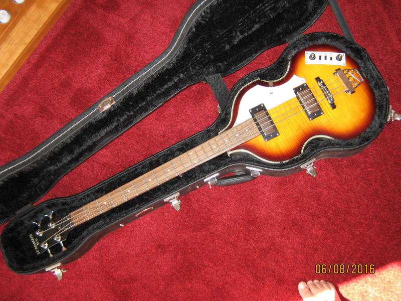 Le Marquis N.Y. Violin Bass Guitar