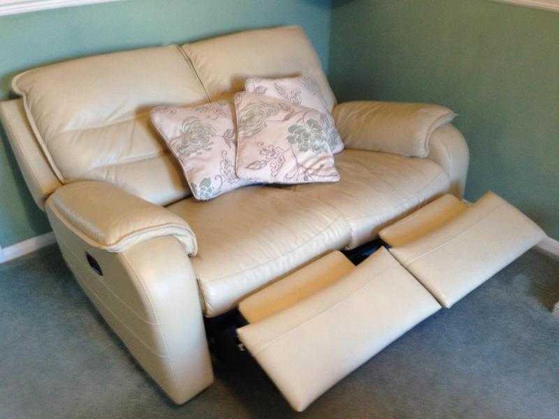 LEARTHER CREAM ELECTRIC RECLINING SOFA