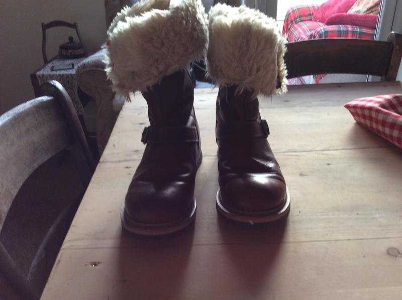 Leather and fur CAT leather boots, size 6