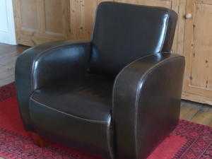 Leather Armchair with wooden legsarms