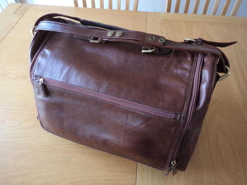 Leather holdall