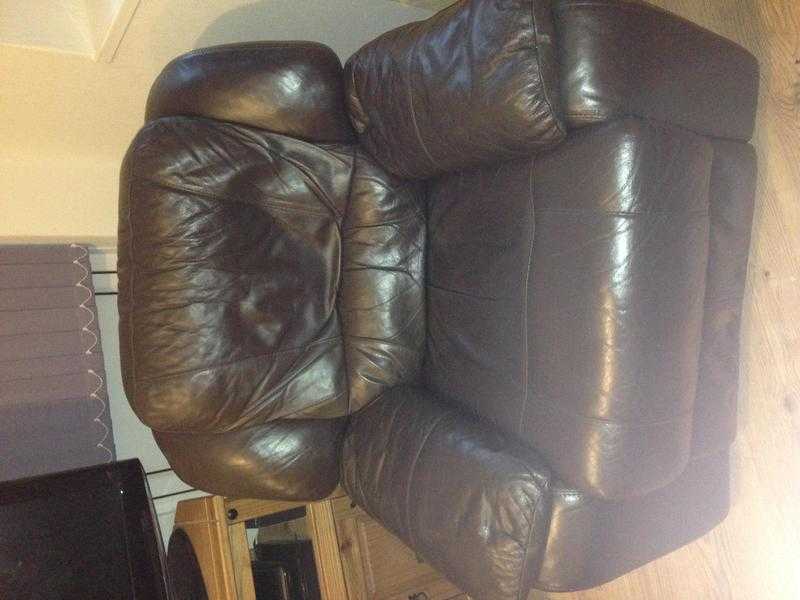 Leather recliner chair and 3 seater sofa vgc