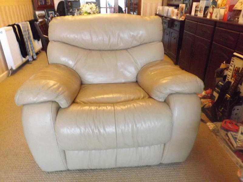 Leather reclining 3 piece suite