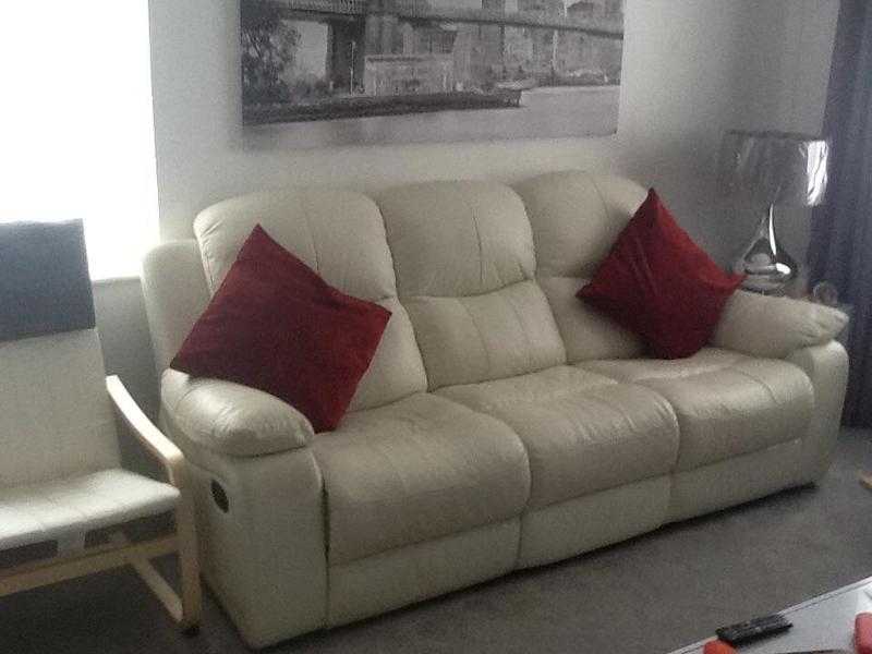 Leather reclining sofas