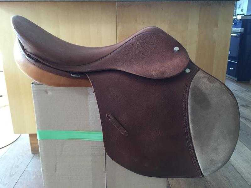 Leather Saddle 17quot