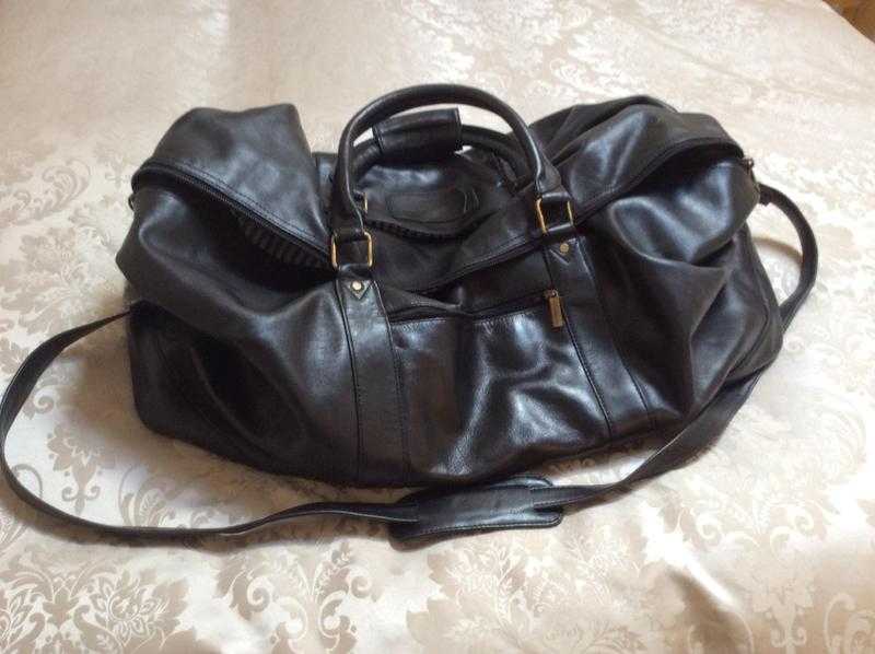 Leather travel weekend bag