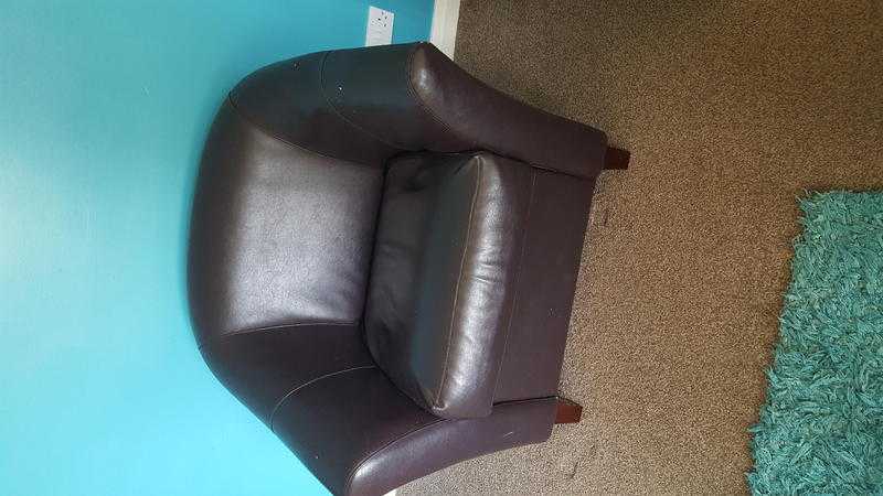 Leather tub chair