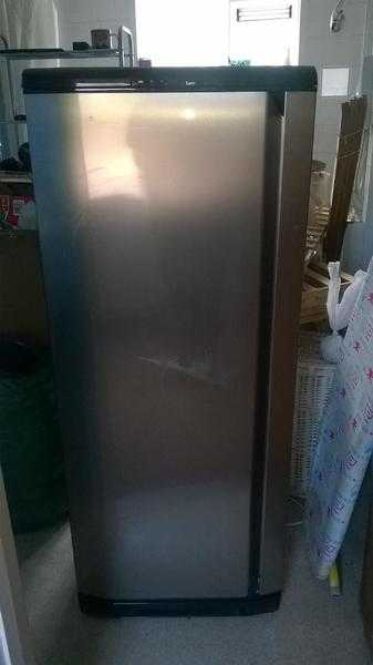 LEC 5ft upright freezer