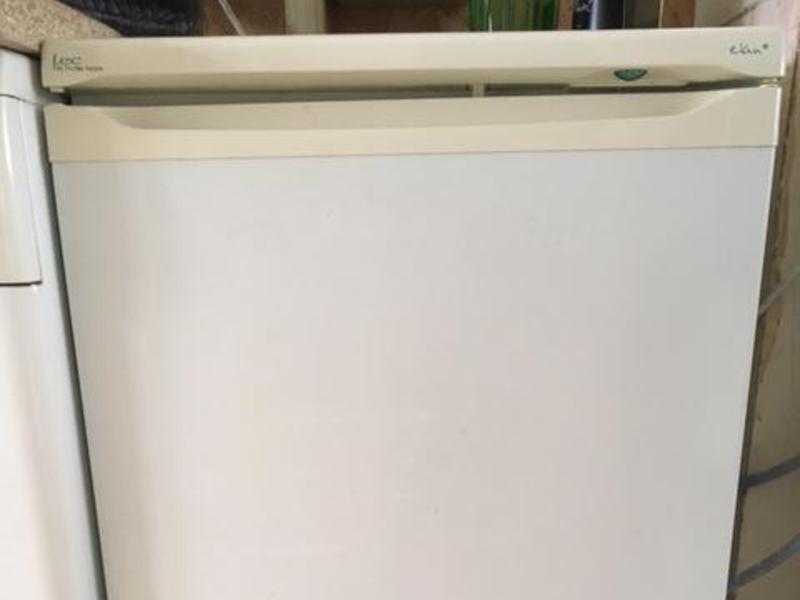 LEC Elan Freestanding Undercounter White Fridge with Small Freezer Compartment