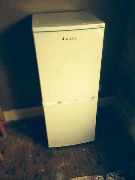 Lec fridge freezer