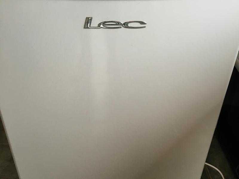 Lec slimline fridge