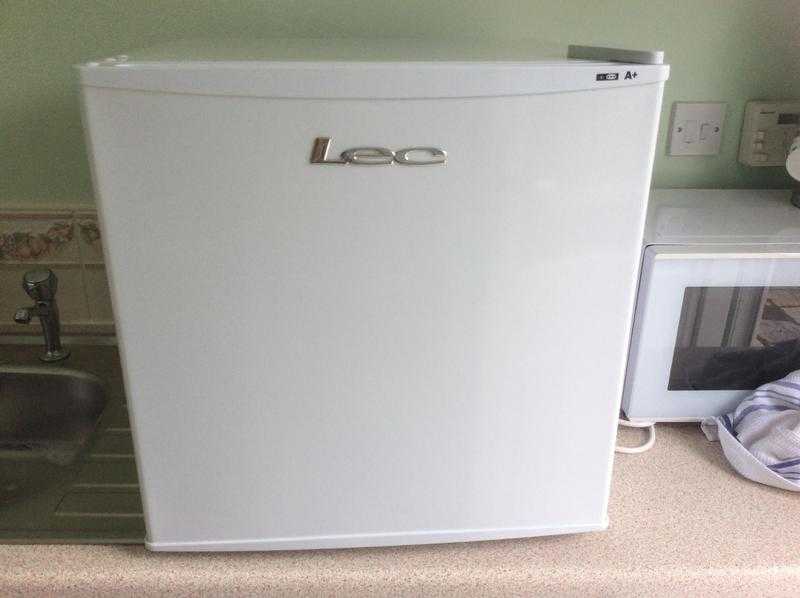 Lec table top freezer