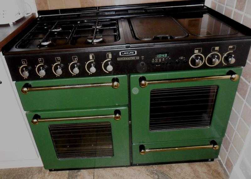 Leisure Rangemaster 110 Gas cooker in Racing Green