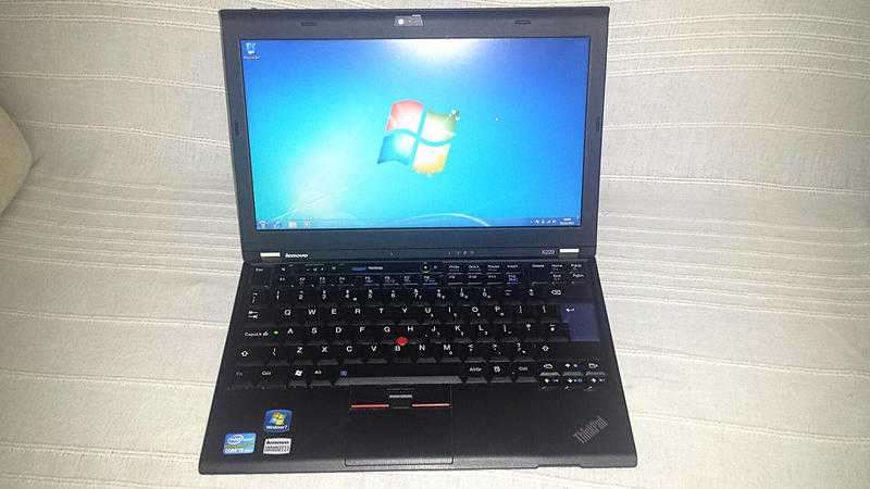 Lenovo X220 ultrabook, Core i5, 4gb ram, 320gb hdd, webcam