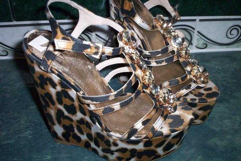 Leopard print wedges new size 3