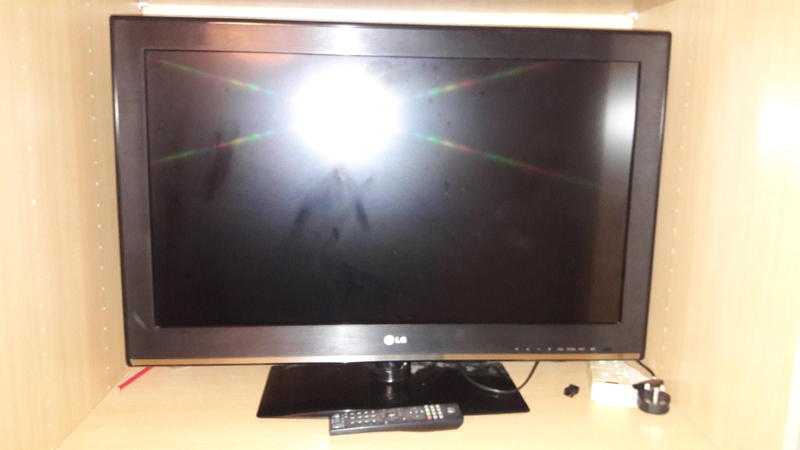 LG 32quot lcd tv and remote