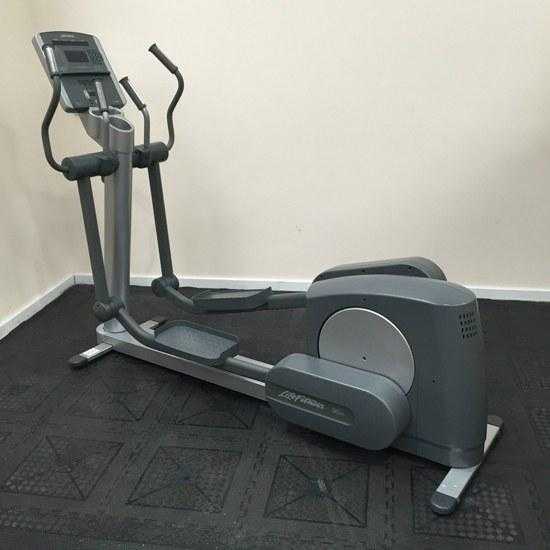 Life Fitness 95Xi Cross Trainer (Commercial Gym Equipment)