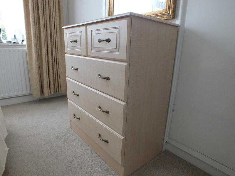 Light Oak Chest of Draws-EXCELLENT CONDITION