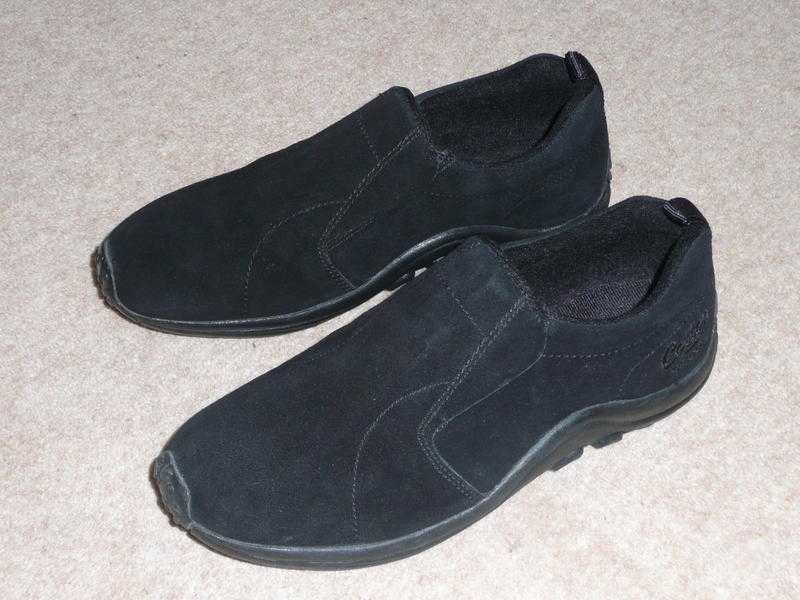 Lightweight black flexi comfort slip on shoe