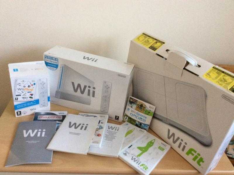 Like new Nintendo Wii complete with Sports Balance Board