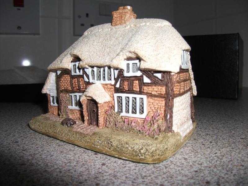 Lilliput Lane Honeysuckle Cottage - 1984