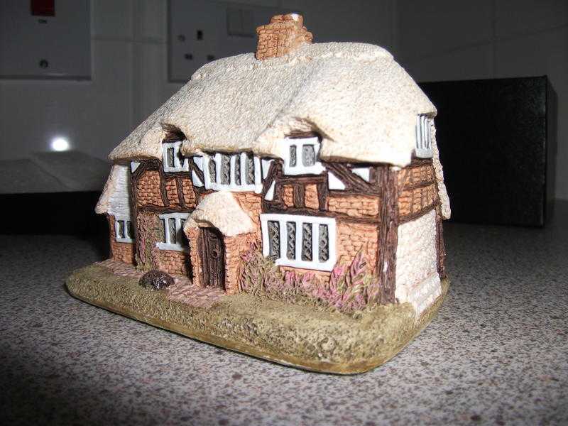Lilliput Lane Honeysuckle Cottage - 1984 version