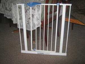 Lindam baby gate