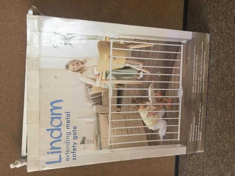 Lindam extending metal baby gate