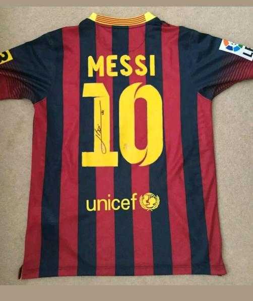 Lionel Messi hand signed player issue Barcelona shirt