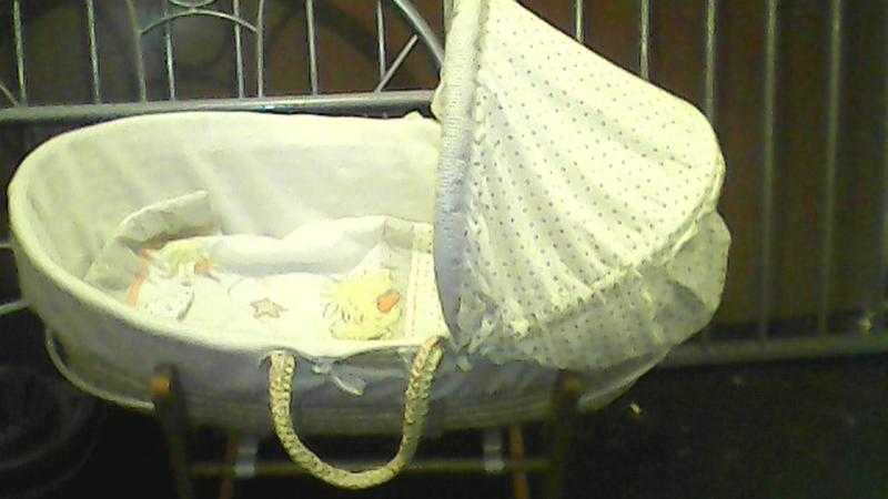 little suzys zoo moses basket with stand