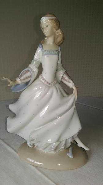 LLadro Porcelain figure