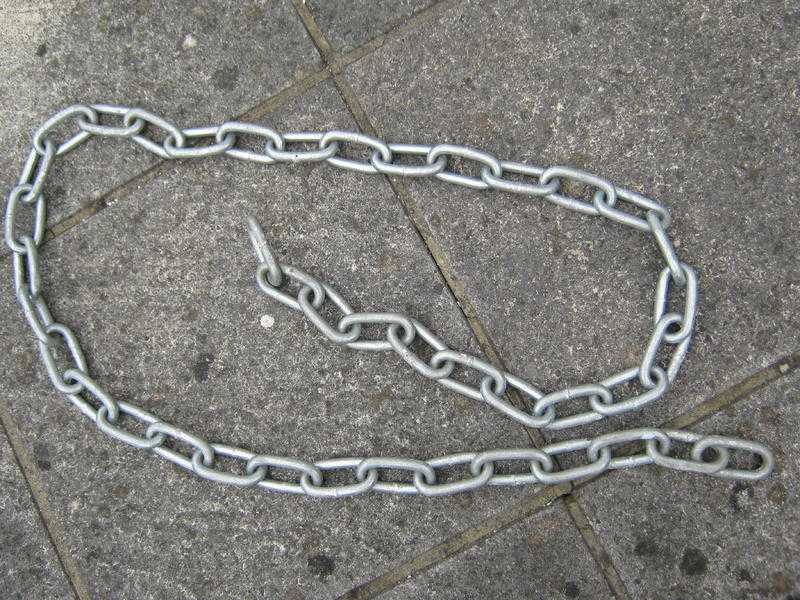 Long length of Heavy duty galvanized chain.