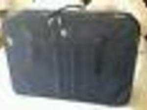 LOOKING FOR - Large or medium suitcase