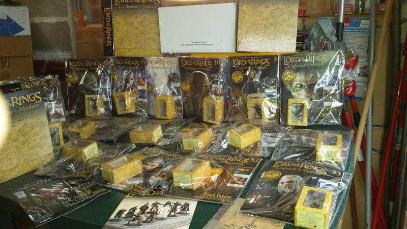 LORD OF THE RINGS COLLECTORS MODELS IN ORIGINAL BOXES WITH LOTR STANDS AND MANUALSMANUALS