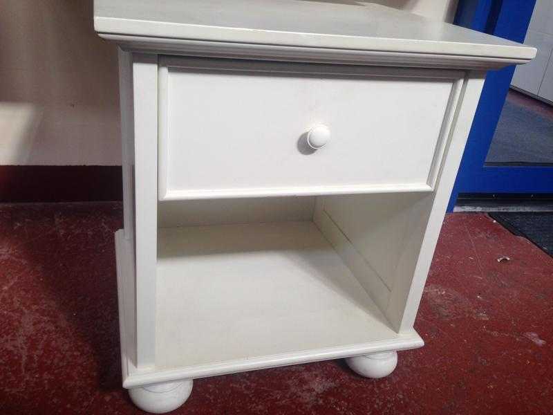 LOVELY 1 DRAWER WHITE BEDSIDE FOR SALE DELIVERY AVAILABLE