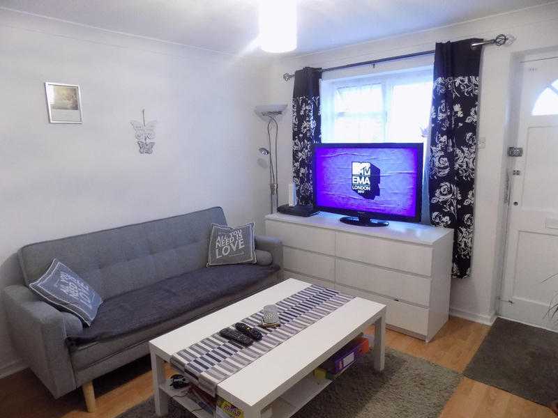 Lovely 2 Bedroom Apartment, Private Parking, Close to Luton Town Centre, Schools