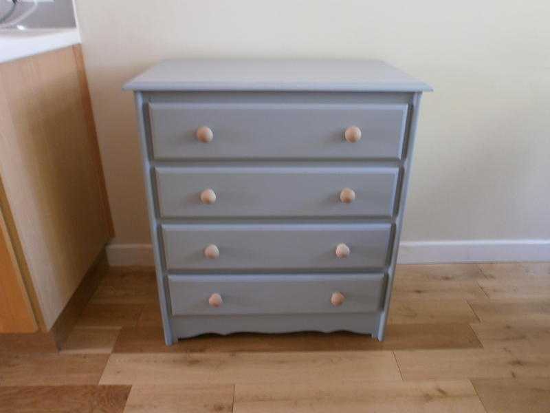 Lovely classic chest of drawers, painted a mid grey, 4 drawers - good condition