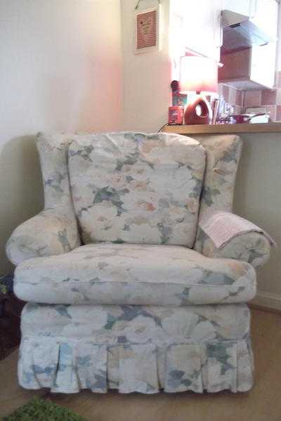 LOVELY COMFORTABLE ARM CHAIR