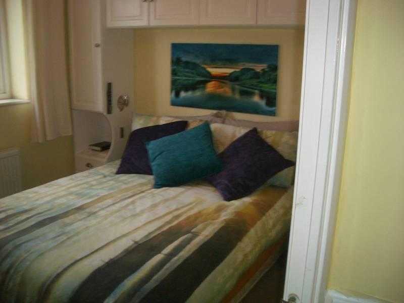 Lovely Double Room in Quiet Area