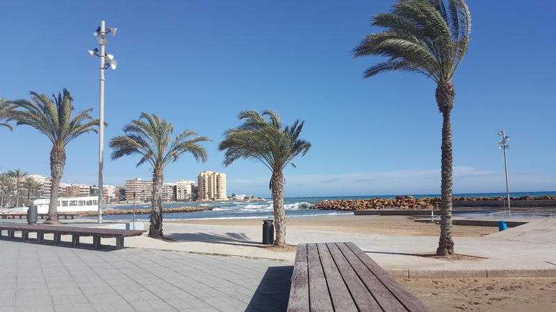 Lovely flat for rent in the Costa Blanca with communal pool and close to the beach in Torrevieja