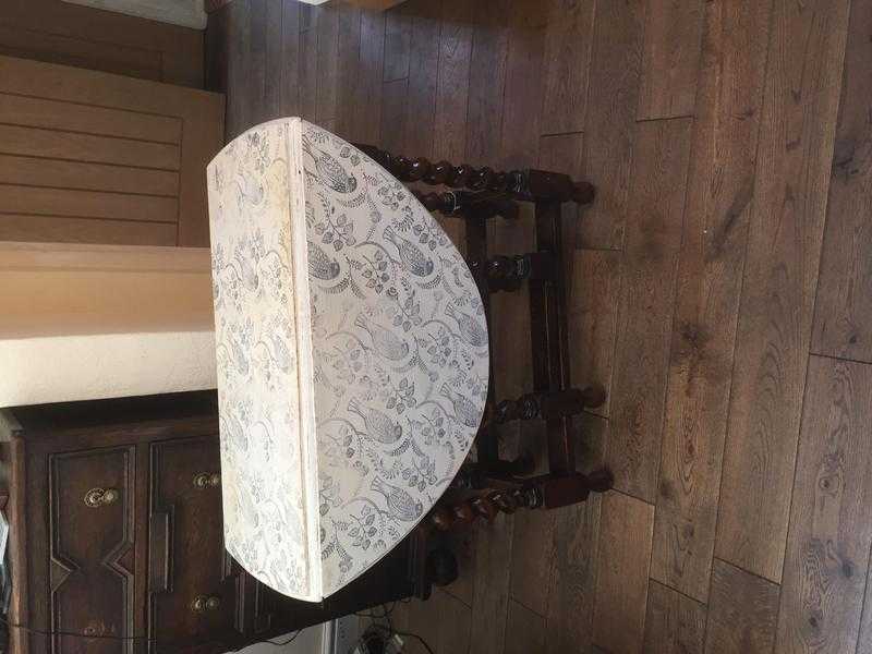 Lovely gate leg table