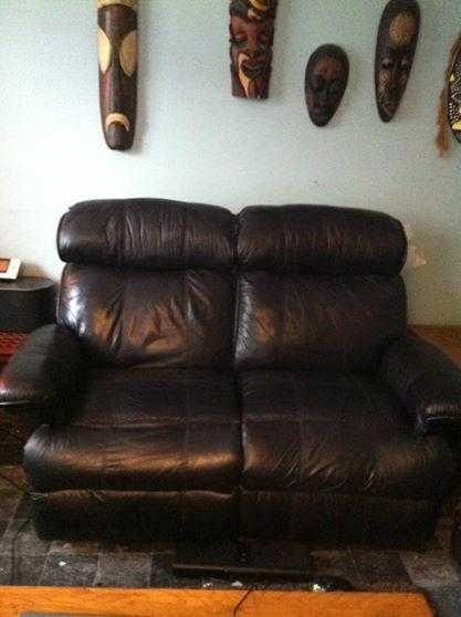 Lovely leather 2 seater and 2 chairs all recliners Lovely leather 2 seater and 2 chairs all recliner