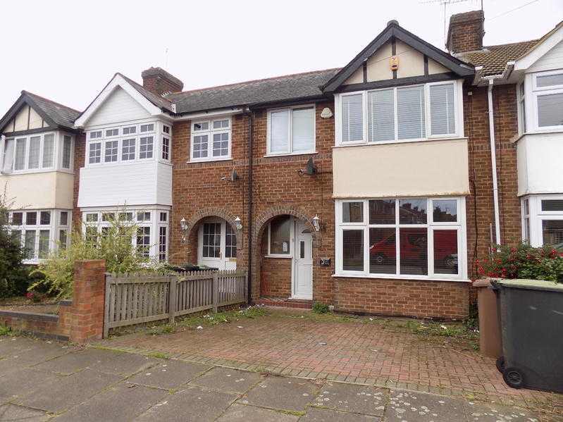 Lovely Modern 3 Bedroom House in Stopsley with Parking - Available Now